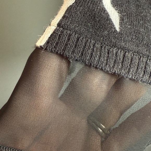 Chico's Travelers Monochrome Leaf Pattern Tunic Sheer Bottom Hem Womens Sz 2 - Picture 2 of 6